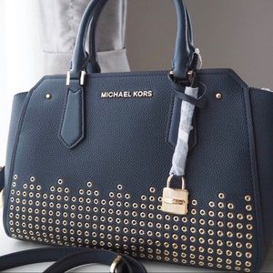 Michael kors navy crossbody